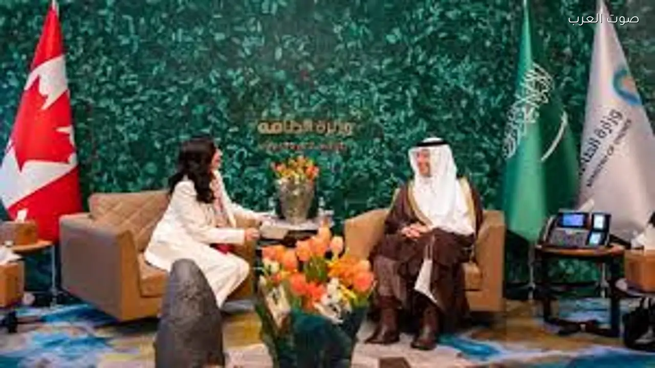 وزير الطاقة يناقش التعاون مع وزيرة خارجية كندا في الرياض