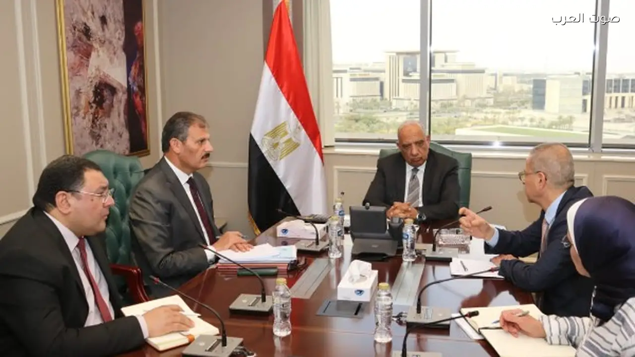 وزير الكهرباء يعقد اجتماعًا لبحث تداعيات التصعيد في المنطقة