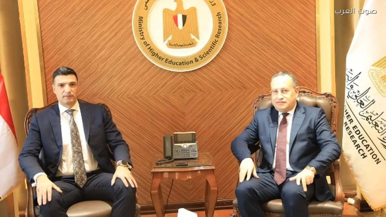 وزيرا التعليم العالي والصناعة يناقشان تعزيز التعاون في ترجمة الأبحاث العلمية