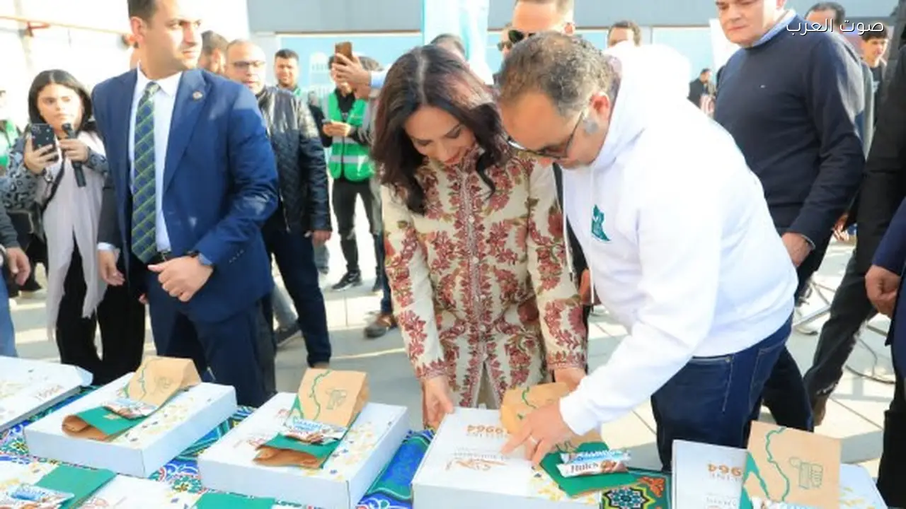 وزيرة التضامن تزور مائدة الإفطار الجماعي في ممشى أهل مصر