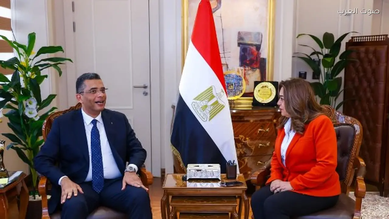 وزيرة التنمية المحلية تبحث مع محافظ البحر الأحمر ملفات تنموية وخدمية