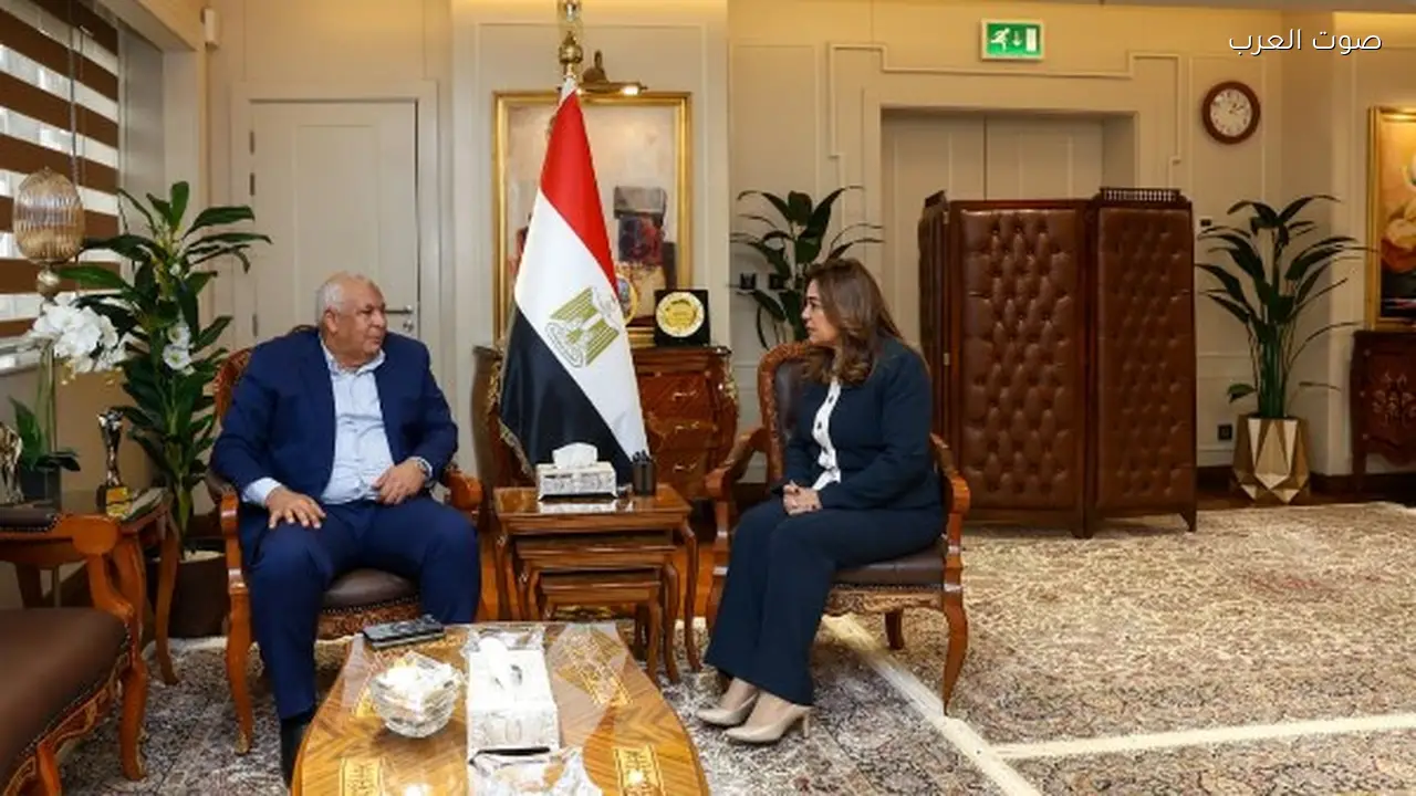وزيرة التنمية المحلية تبحث مع محافظ مطروح مشروعات خدمية وتنموية