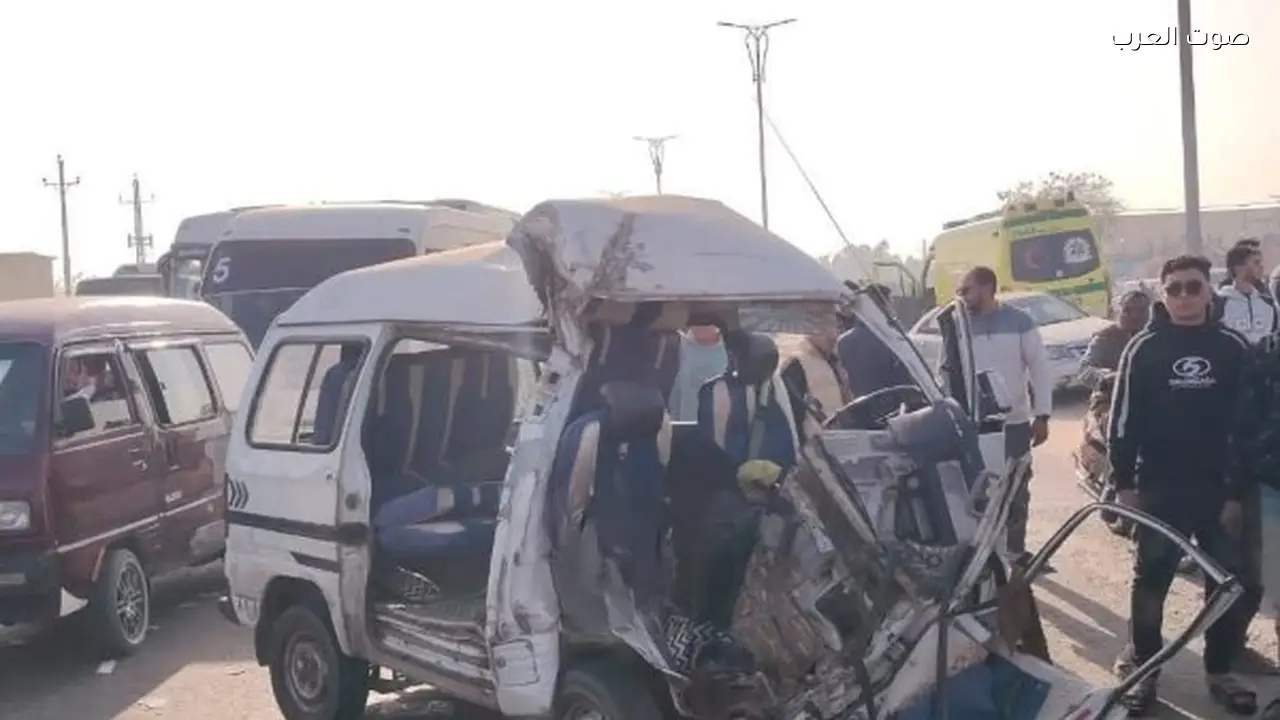 وفاة تلميذ وإصابة 10 في تصادم سيارة نقل بسوزوكي بالعاشر من رمضان