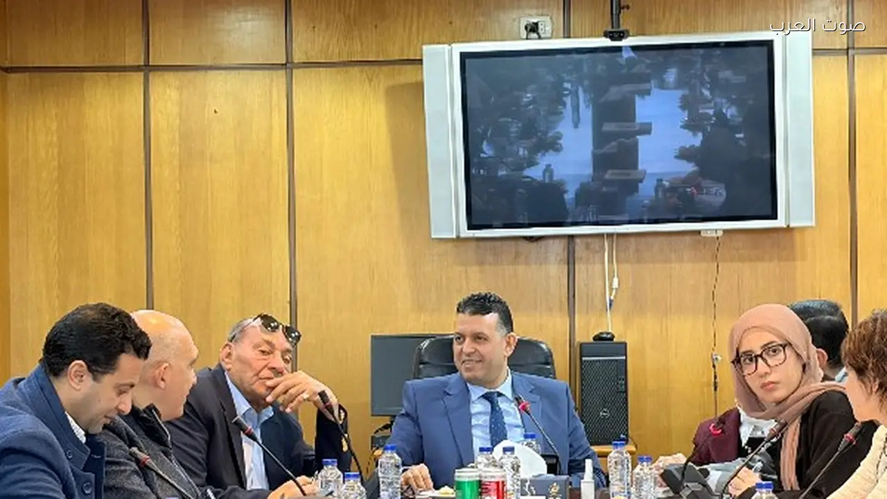 وفد صيني يناقش فرص الاستثمار في صناعة الغزل والنسيج