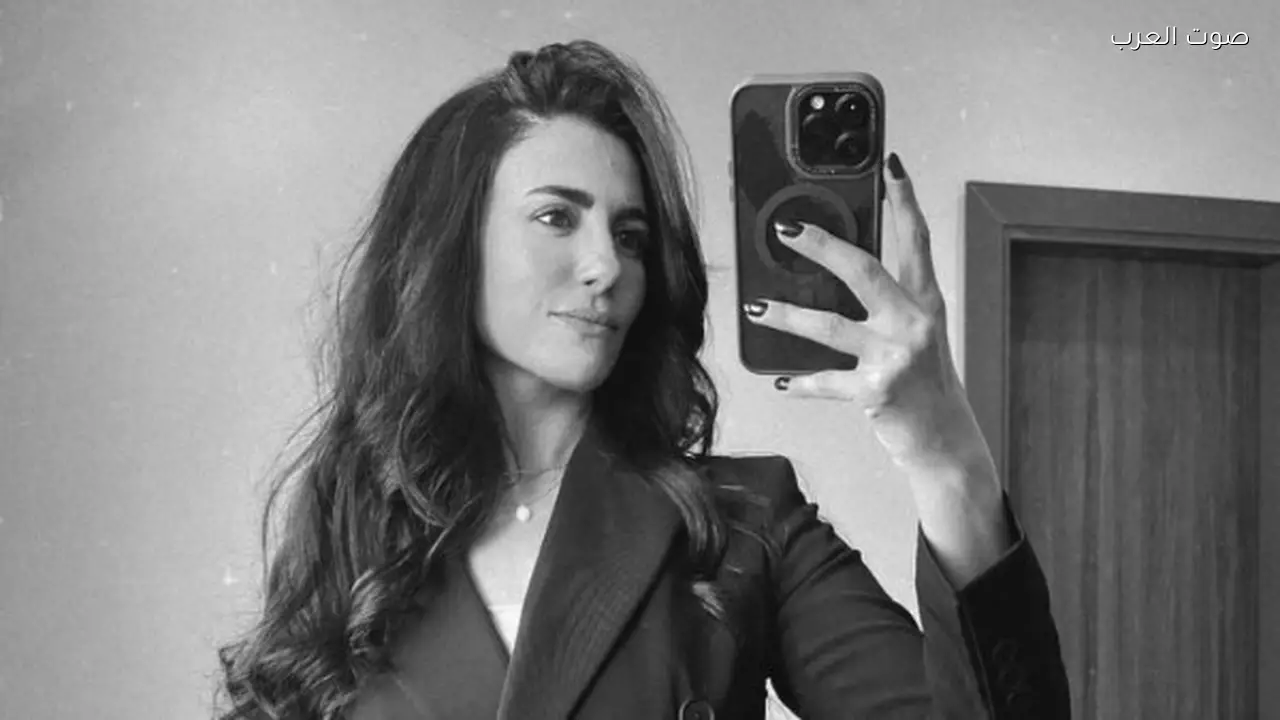 ولاء الشريف تتألق في أحدث إطلالة لها