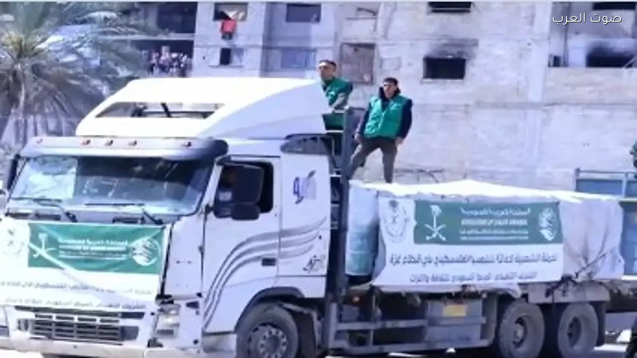 89 طائرة و8 سفن تحمل مساعدات لغزة وفقاً لمتحدث «سلمان الإغاثي»