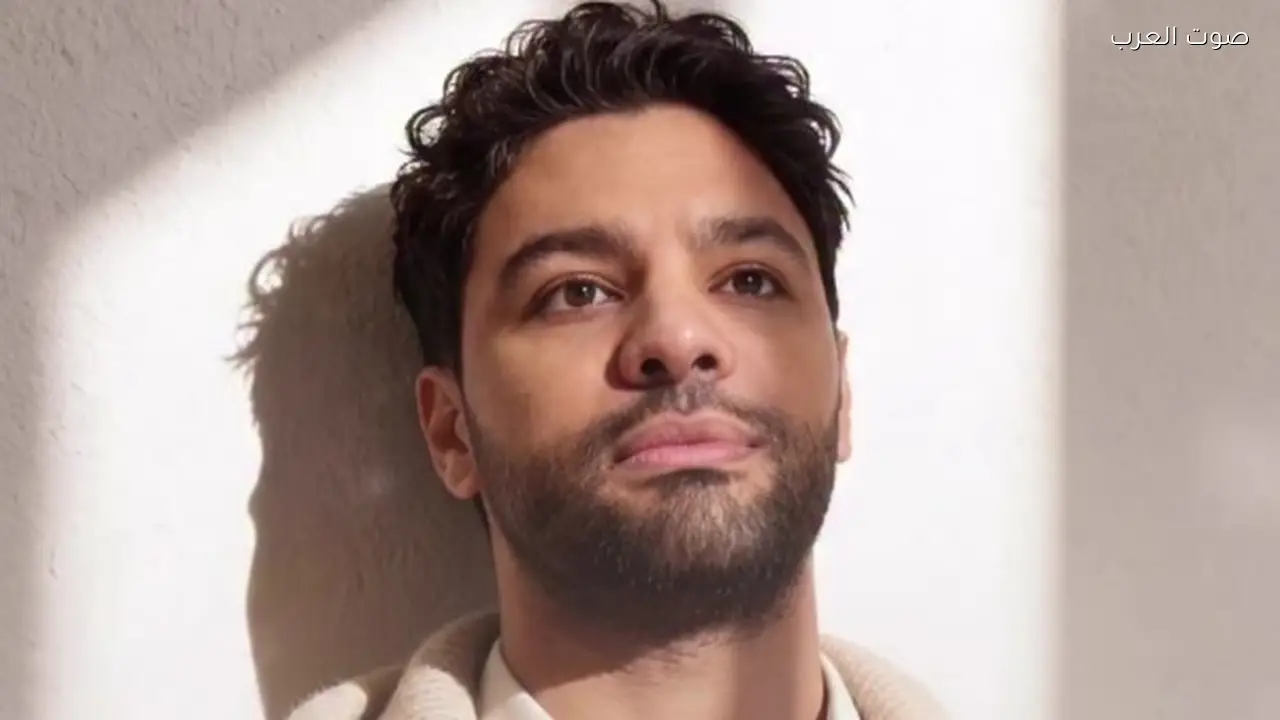 أحمد جمال يطلق فيديو جديد لأغنيته “مش هلومه”