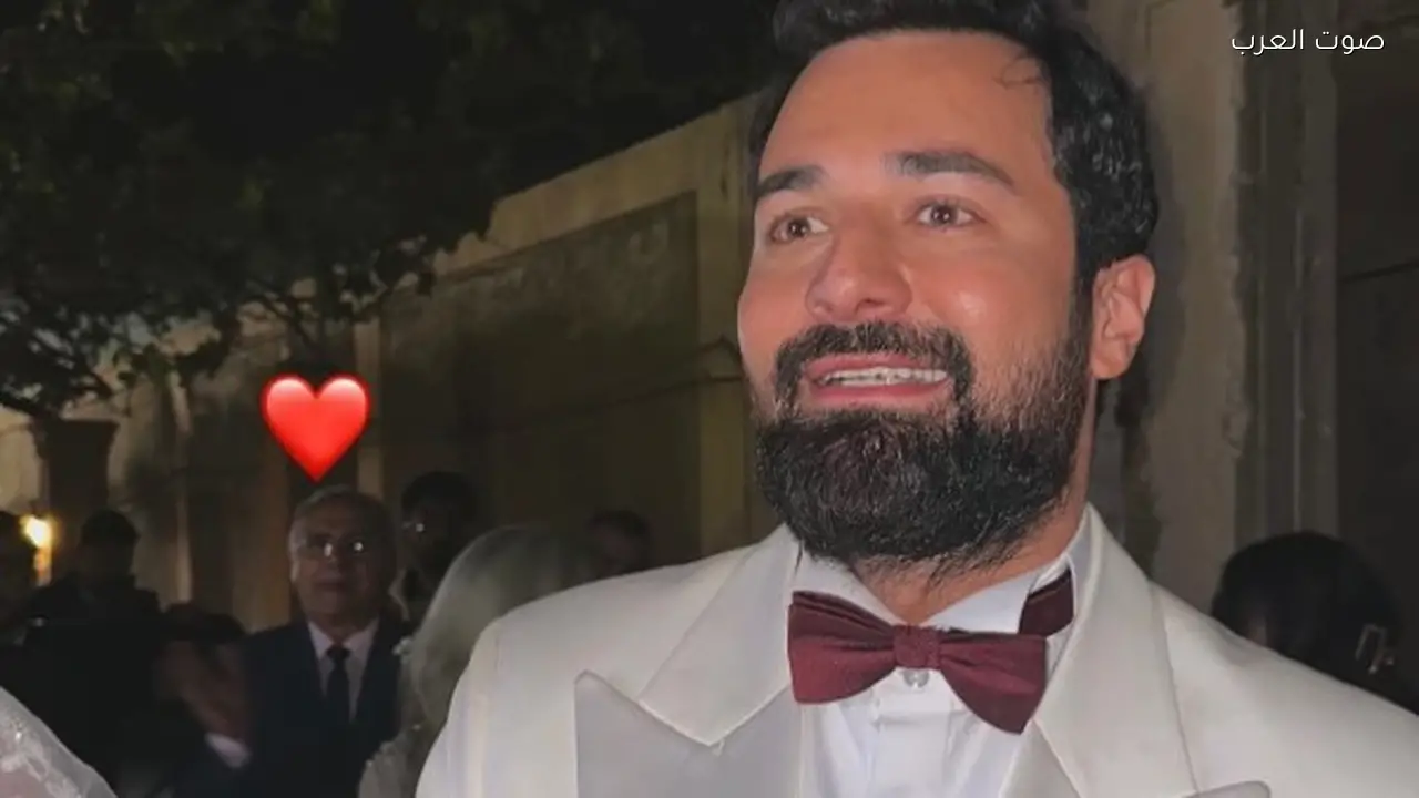 أحمد حاتم يظهر بإطلالة أنيقة في حفل زفافه