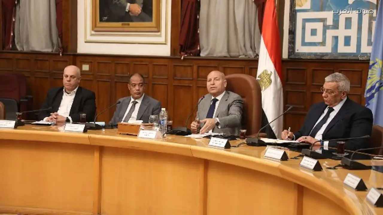 أساتذة جامعة العاصمة يلتقون محافظ القاهرة لتطوير حلوان