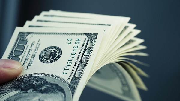 أسعار الدولار ترتفع مجددًا مقابل الجنيه في البنوك