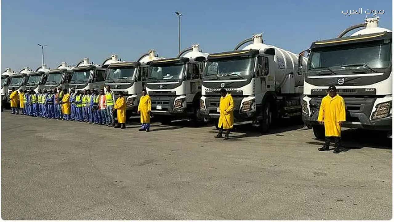 أمانة الرياض تبدأ مواجهة الأمطار الغزيرة بمشاركة 9 آلاف فرد و2000 آلية