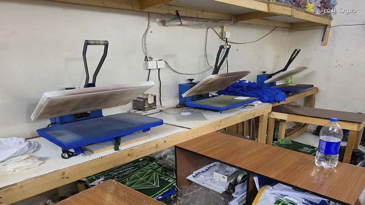 أمانة جدة تضبط 3000 قطعة ملابس مقلدة في مواقع عشوائية