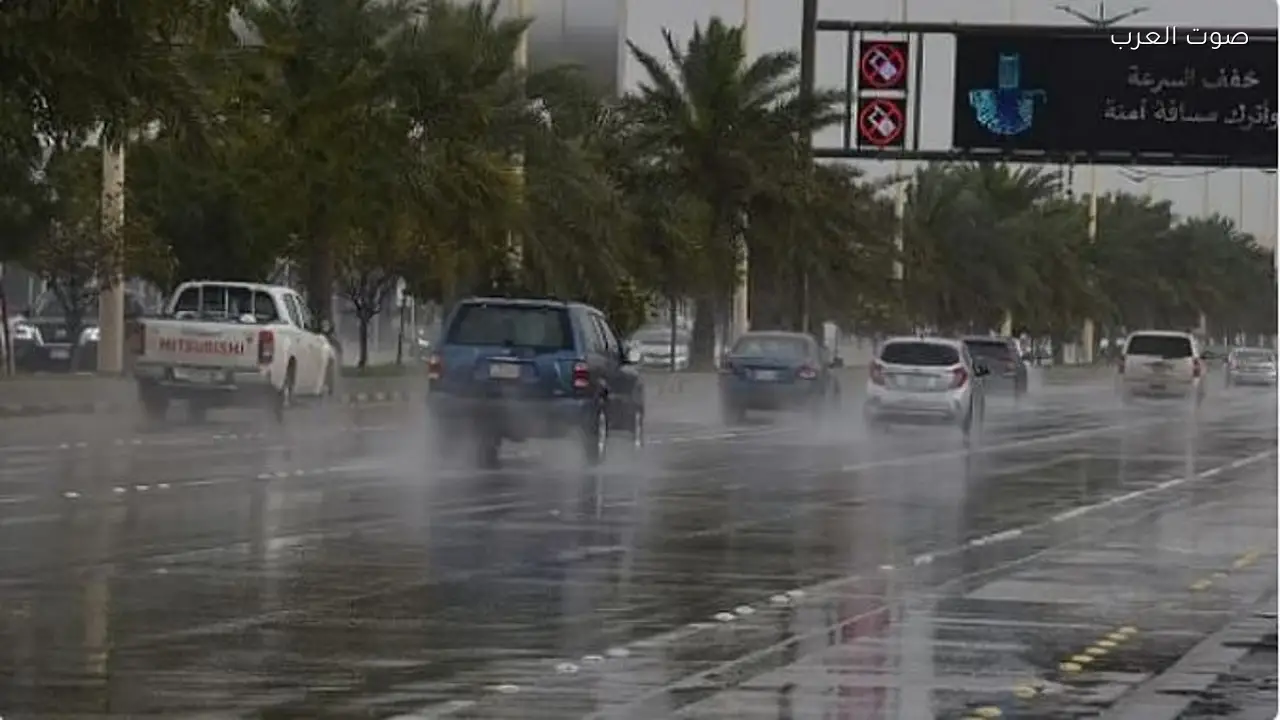 أمطار رعدية وزخات برد ورياح نشطة في عدة مناطق بالمملكة الثلاثاء
