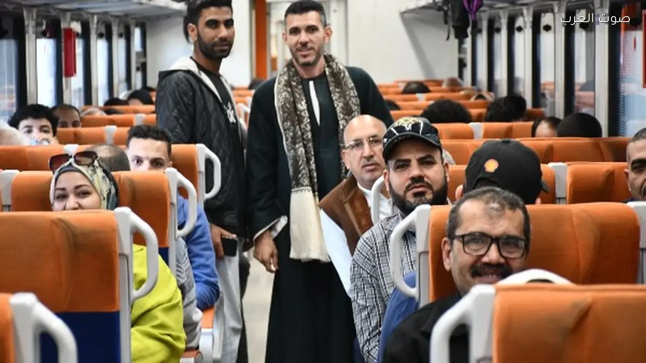 إقبال كبير على “قطار النزهة” في إسكندرية خلال شم النسيم