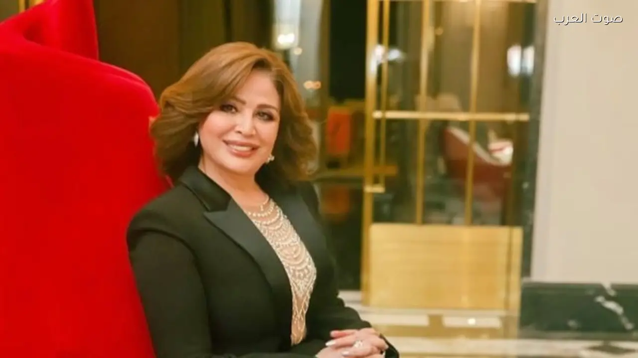 إلهام شاهين تتألق بإطلالة كلاسيكية في حدث فني