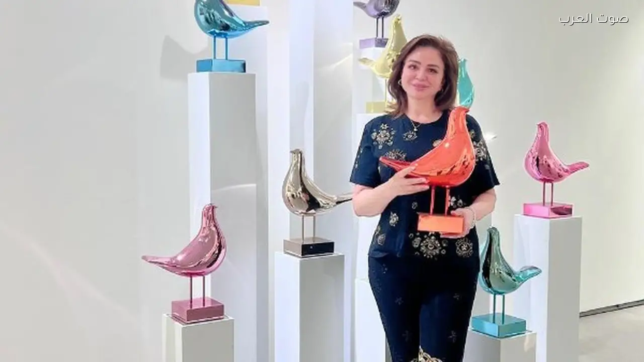 إلهام شاهين تتألق في معرض أحمد فريد