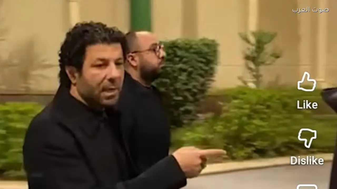 إياد نصار ومحسن منصور يعزيان حاتم صلاح في وفاة والده