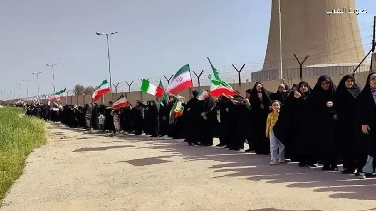 إيرانيون يشكلون سلاسل بشرية لحماية محطات الطاقة بعد تهديدات ترامب