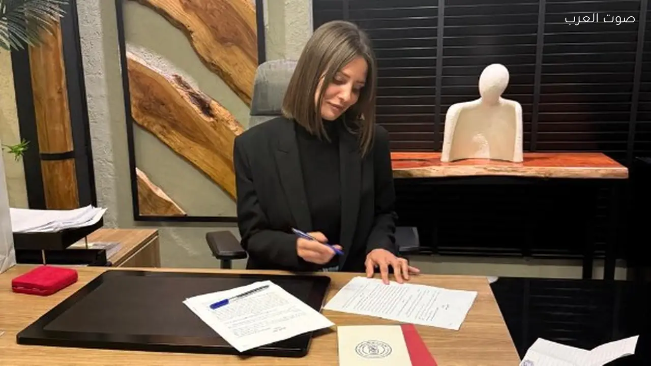 إيمان العاصي بطلة مسلسل “انفصال” المكون من 12 حلقة