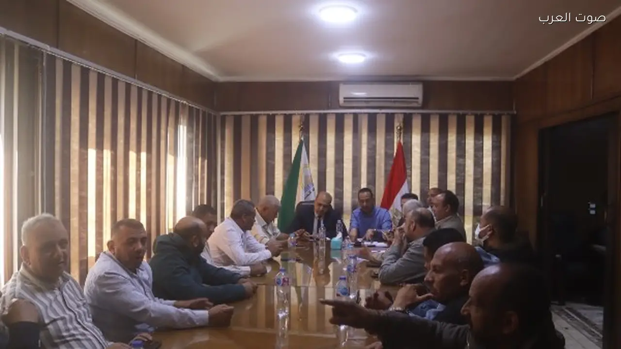 اجتماع في الجيزة لتقييم خدمات جمع المخلفات السكنية والتجارية