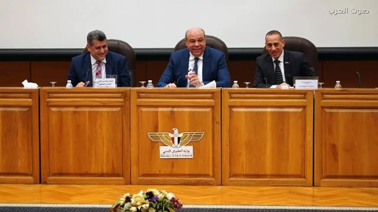 اجتماع وزير الطيران المدني يناقش تصنيع الطائرات والبالونات