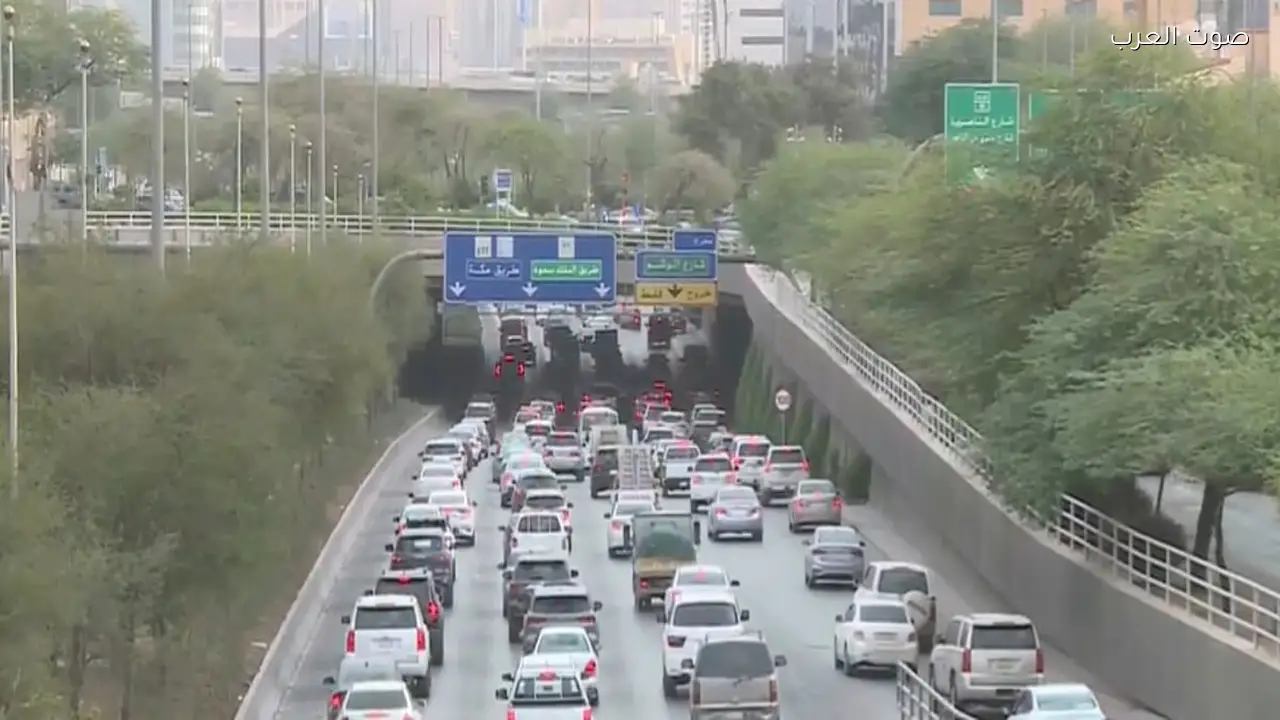 ازدحام مروري على طريق الملك فهد في الرياض