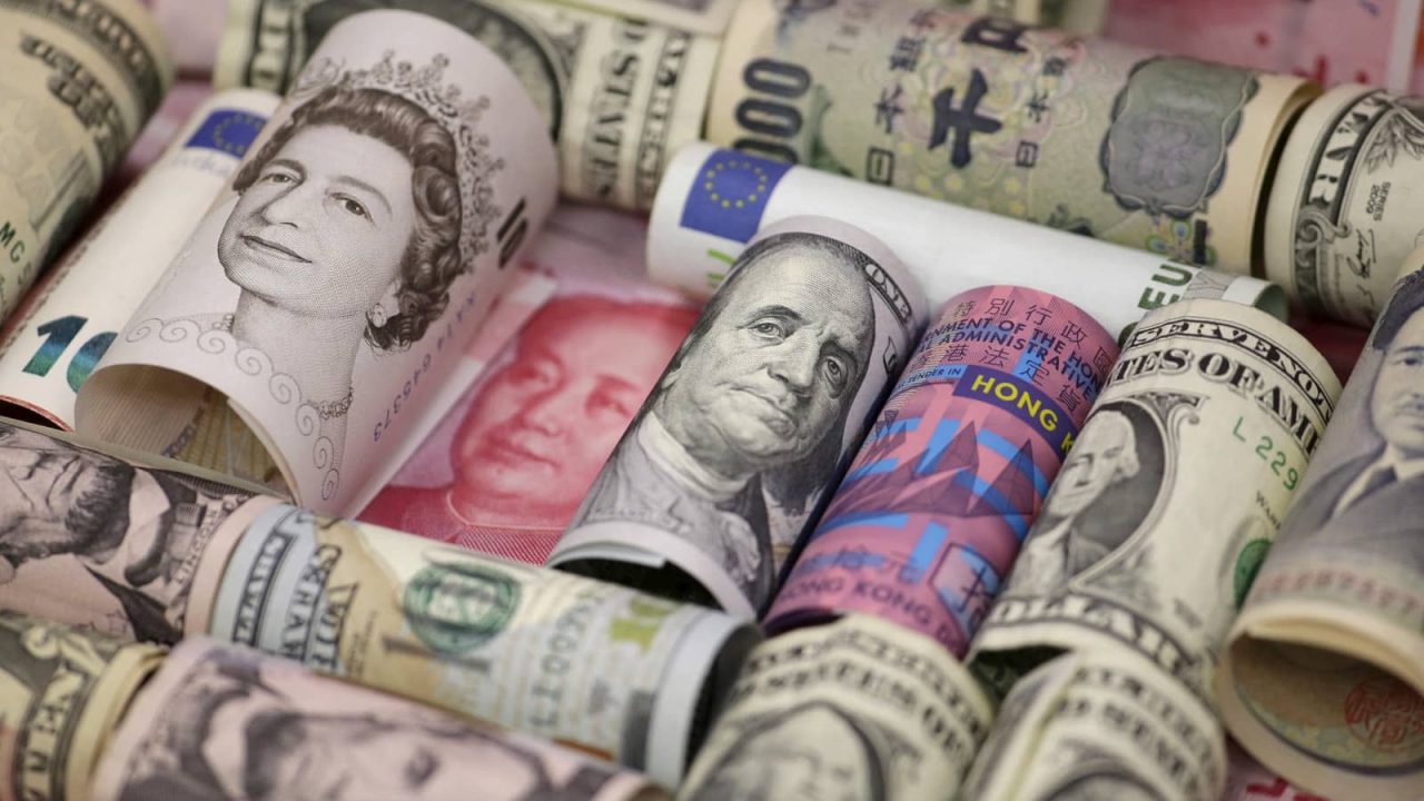 استقرار أسعار العملات الأجنبية أمام الجنيه الدولار 51.88 واليورو 61 جنيهًا