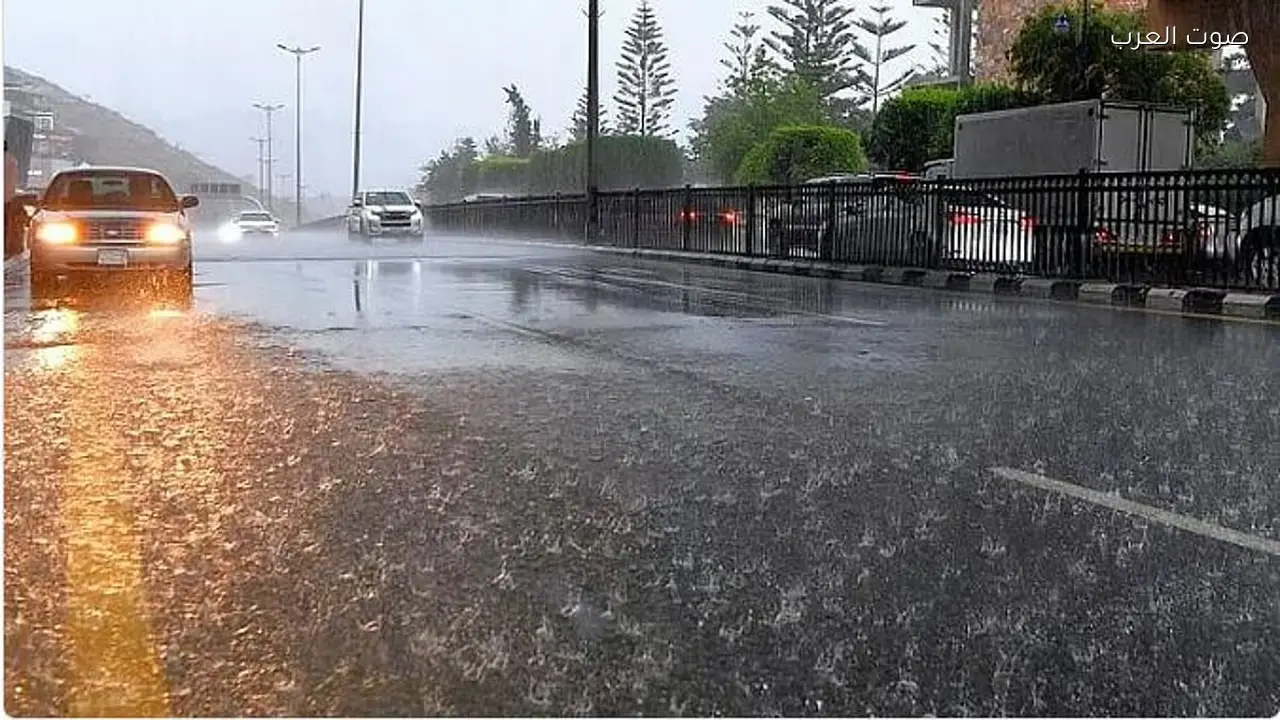 الأربعاء: سحب رعدية وأمطار ورياح نشطة في عدة مناطق بالمملكة