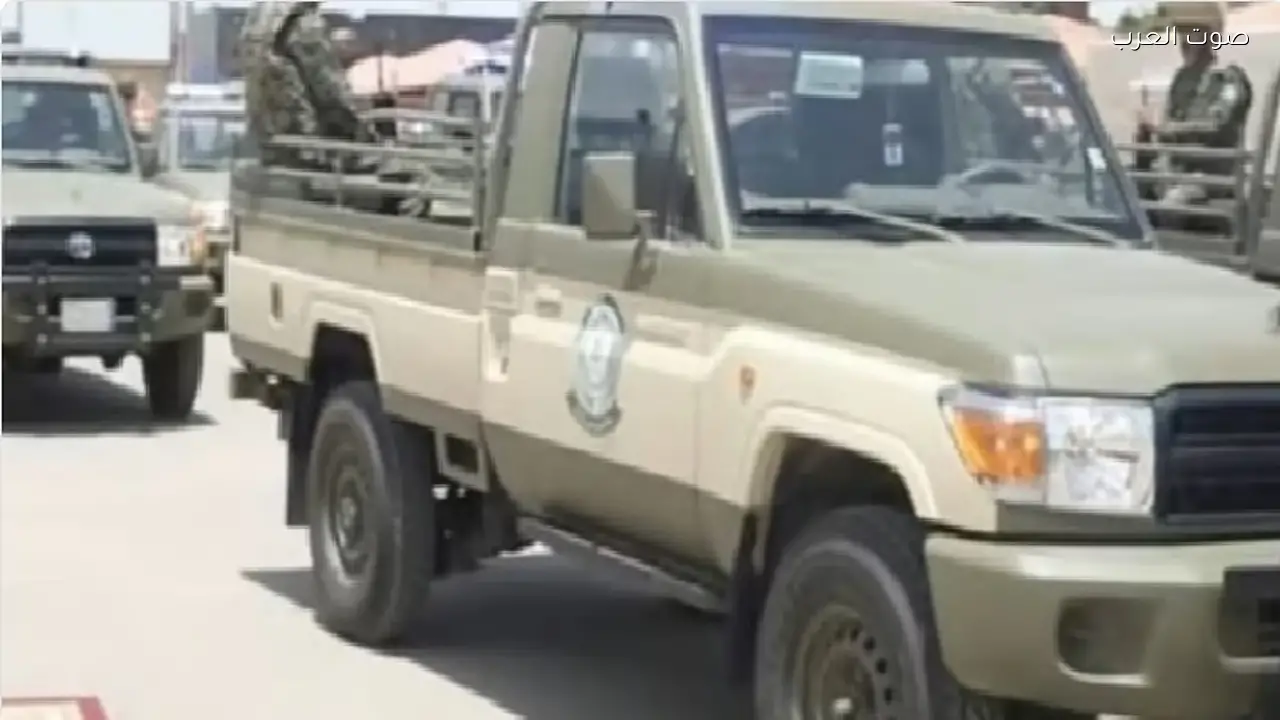 الأفواج الأمنية في جازان تضبط مواطنًا لنقله 6 مخالفين لنظام الحدود