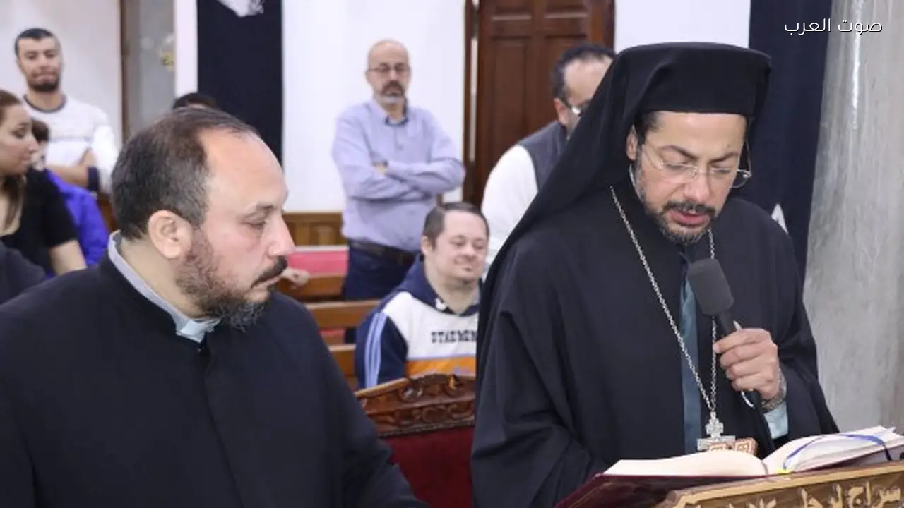 الأنبا باخوم يقود صلاة البصخة المقدسة في كنيسة العذراء بشبرا