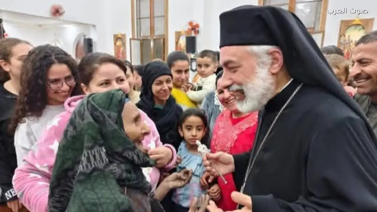 الأنبا باسيليوس يقود صلاة خميس العهد في كنيسة السيدة العذراء بنزلة غطاس