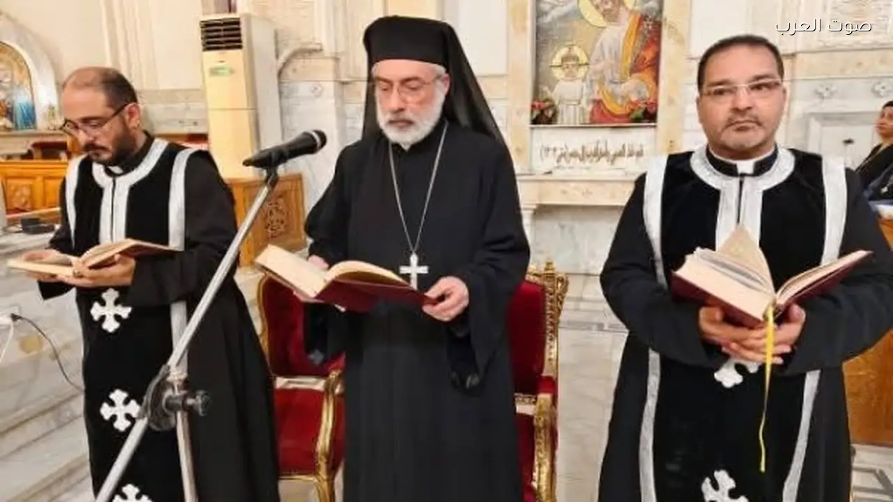 الأنبا باسيليوس يقود صلوات الجمعة العظيمة بكاتدرائية يسوع الملك بالمنيا