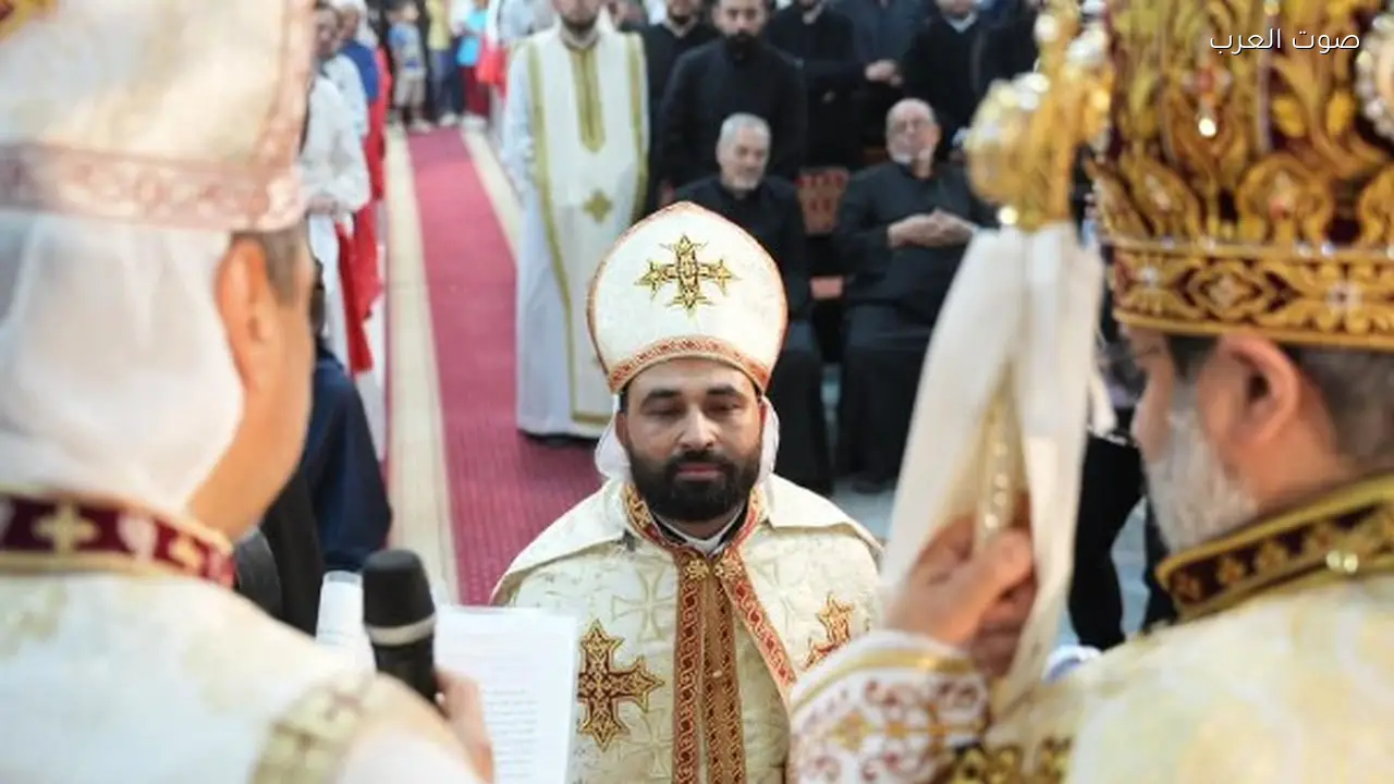 الأنبا توما: الكاهن يجب أن يتبع مثال يوحنا الحبيب في قربه من المسيح