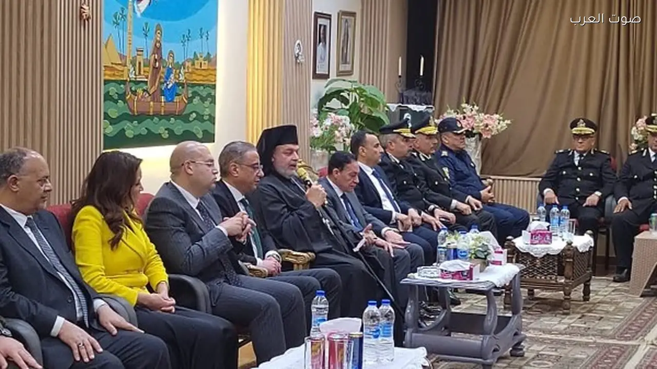 الأنبا توماس يستقبل محافظ الجيزة لتهنئته بعيد القيامة