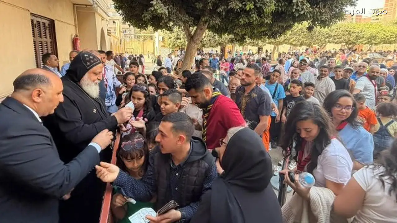 الأنبا ميخائيل يستقبل التهاني بعيد القيامة بالمطرانية