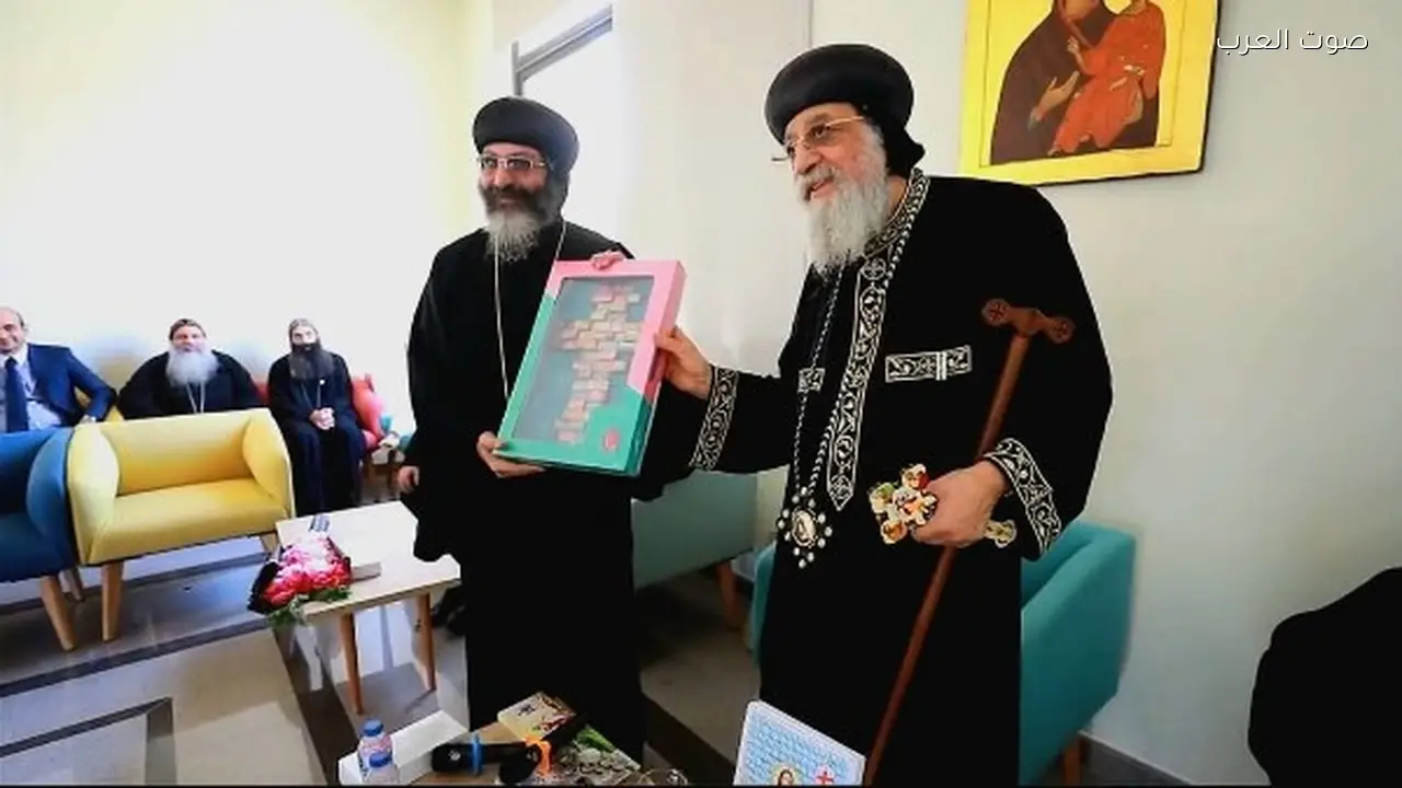 الأنبا مينا يحتفل بعيد القيامة مع البابا تواضروس في مركز لوجوس