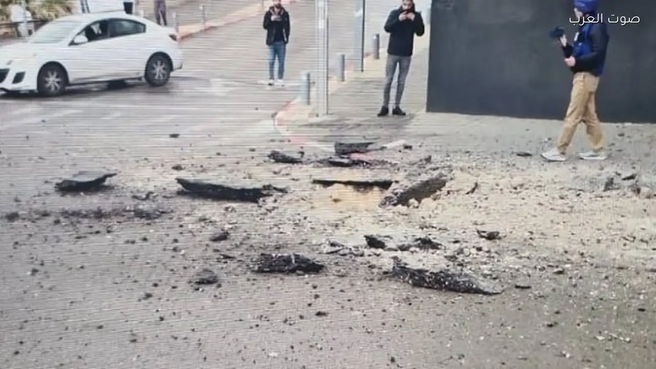 الجيش الإسرائيلي يهاجم طهران و14 جريحاً في رد صاروخي