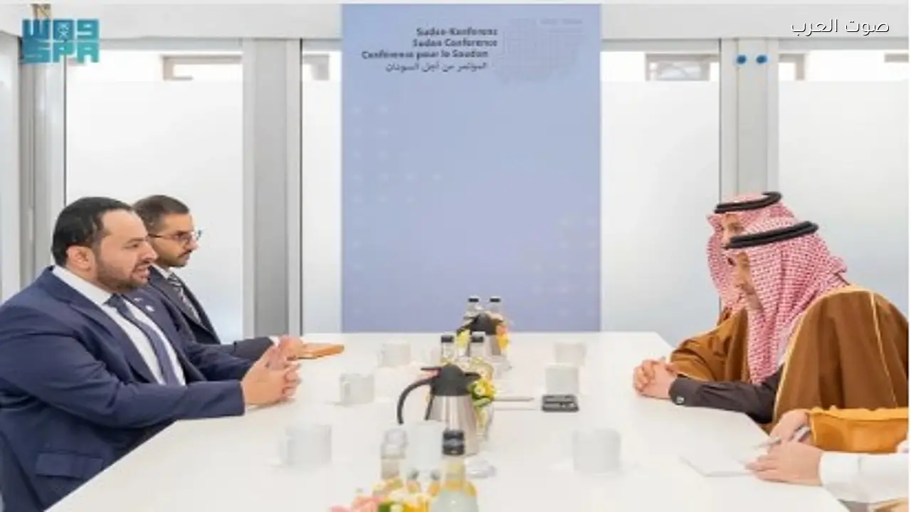 الخريجي يلتقي وزير الخارجية القطري لبحث العلاقات الثنائية