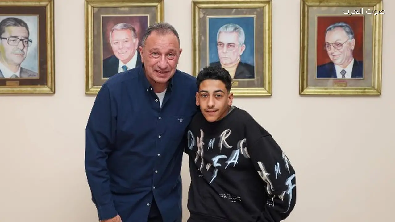 الخطيب يكرم مشجعًا من ذوي الهمم في مقر الأهلي