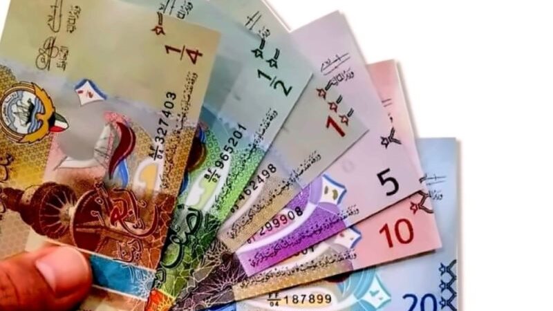 الدينار الكويتي ينخفض 8 جنيهات أمام الجنيه المصري خلال يوم واحد