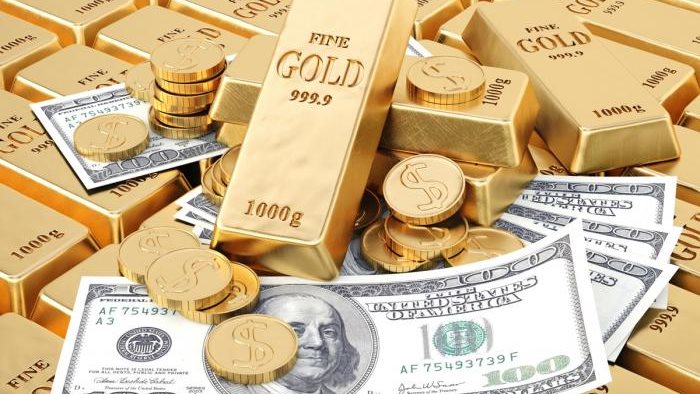 الذهب ينخفض لأدنى مستوى منذ أبريل بسبب ارتفاع الدولار وأسعار النفط