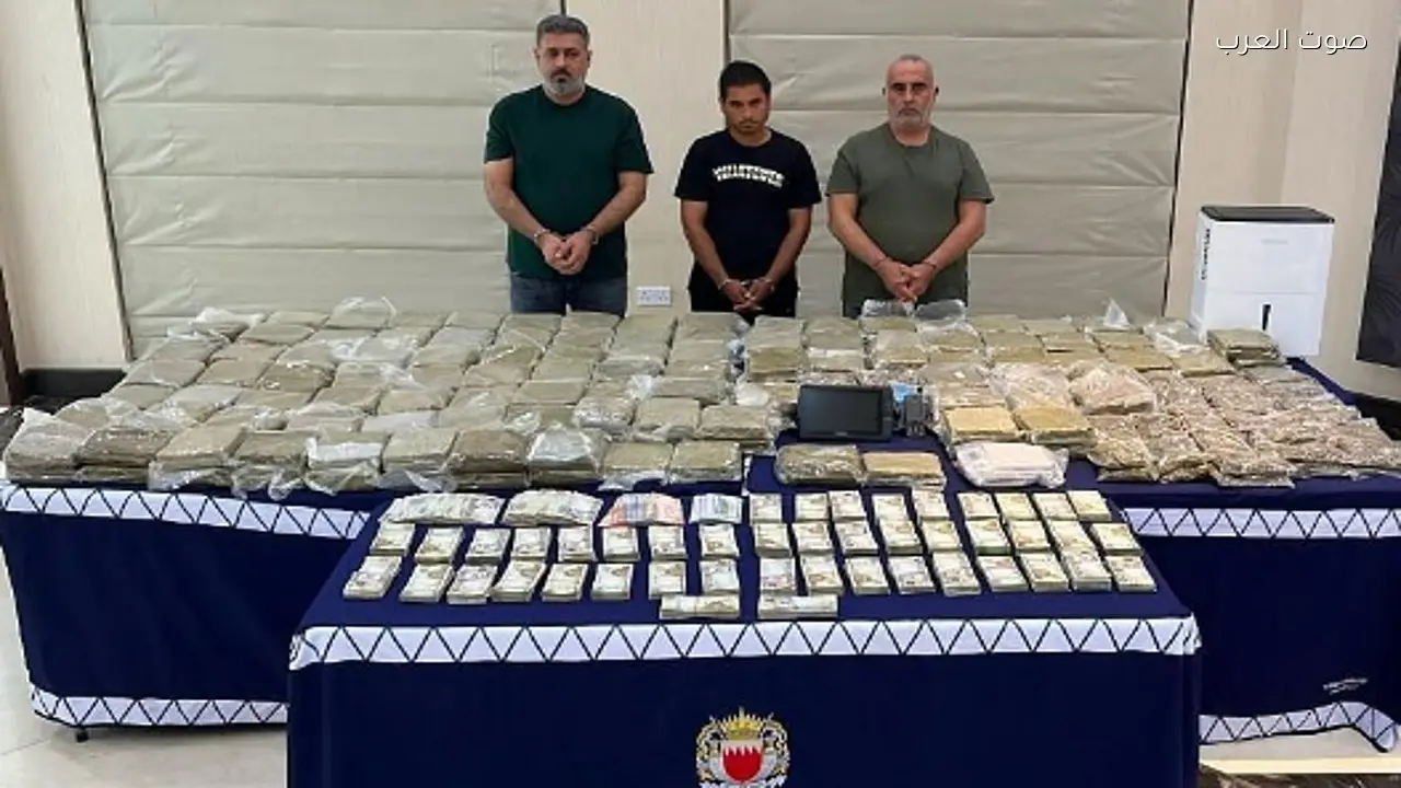 القبض على 3 أشخاص في البحرين بتهمة ترويج 100 كيلو جرام من المخدرات