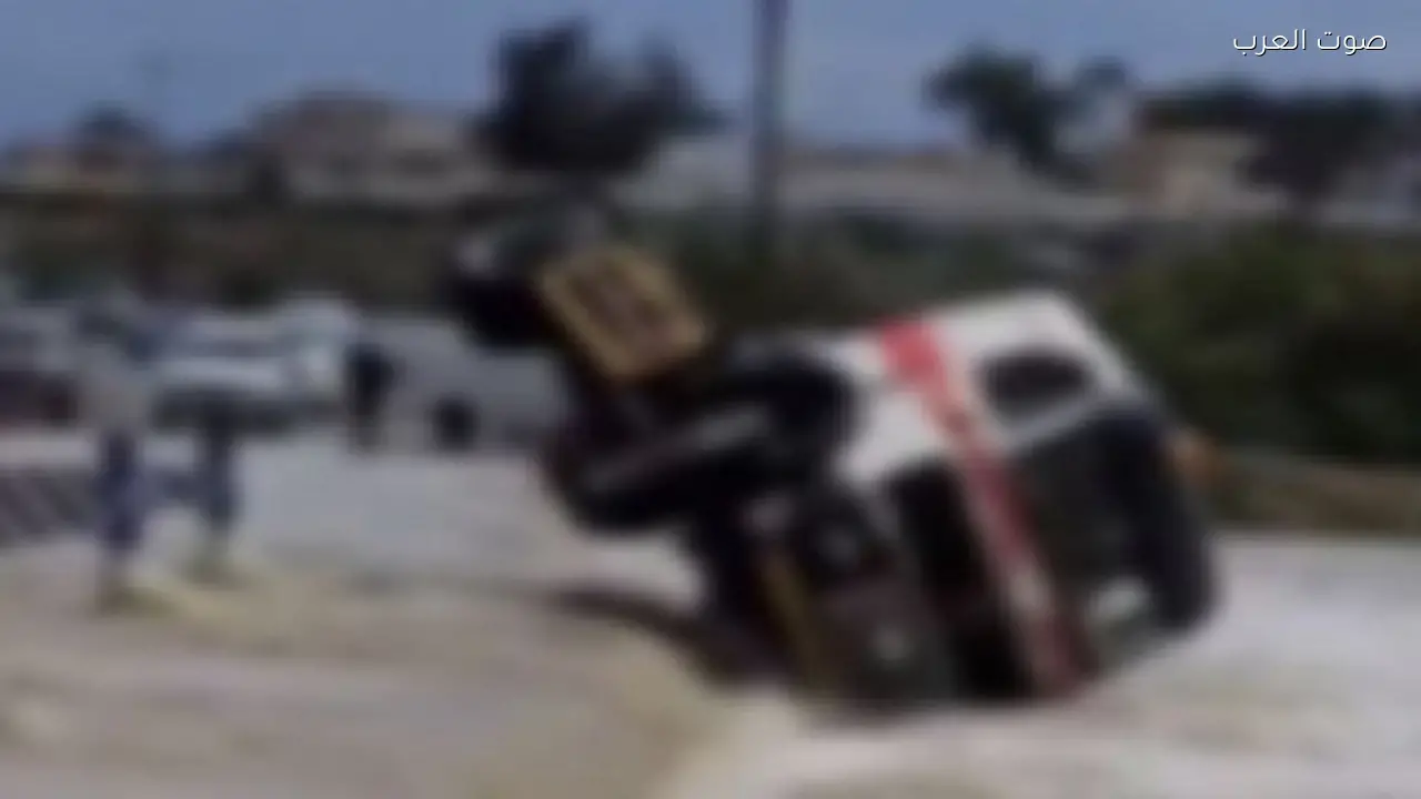 المرور في عسير يتعامل مع عبور شاحنة للأودية أثناء جريانها