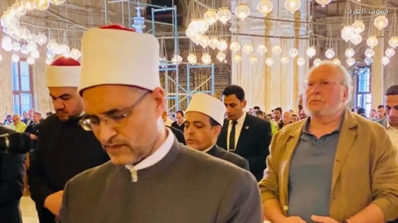 الملك أحمد فؤاد الثاني يؤدي صلاة الجمعة في مسجد محمد علي