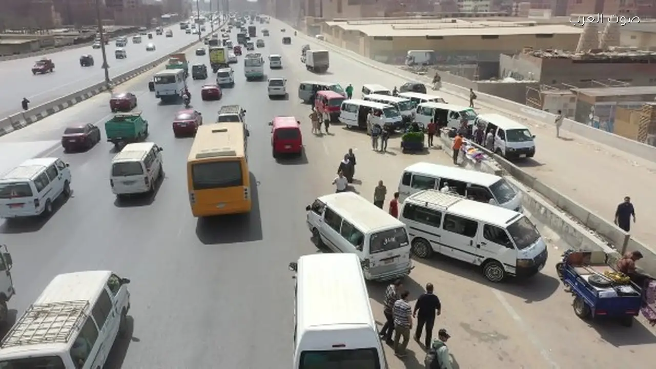 النقل تنشر صورًا لمواجهة السلوكيات الخاطئة في المواصلات