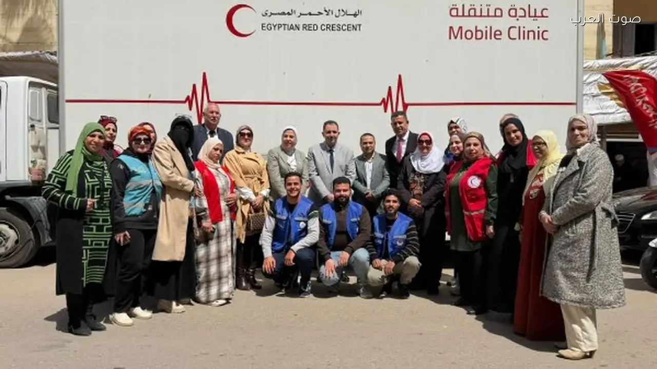 الهلال الأحمر يطلق قوافل طبية لخدمة 5 محافظات