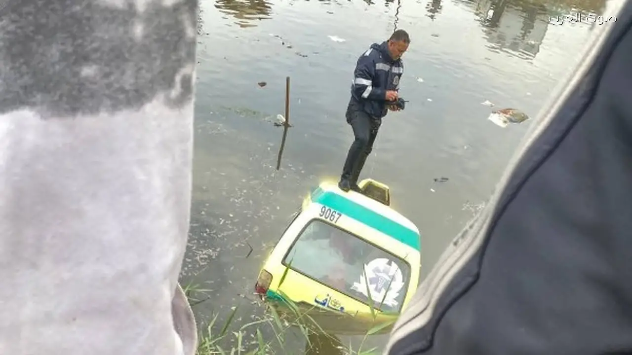 انقلاب سيارة إسعاف في ترعة المريوطية دون إصابات للمسعف والسائق