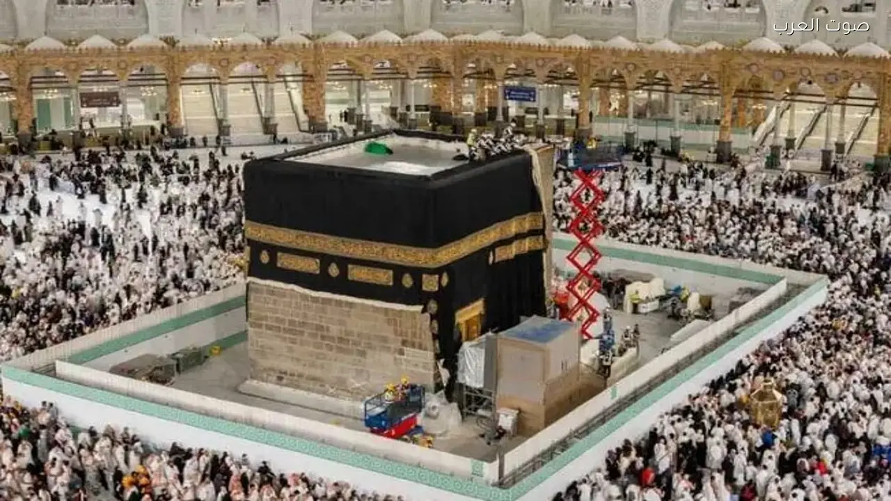 بدء أعمال الصيانة الدورية للكعبة المشرفة لحماية معالمها المعمارية