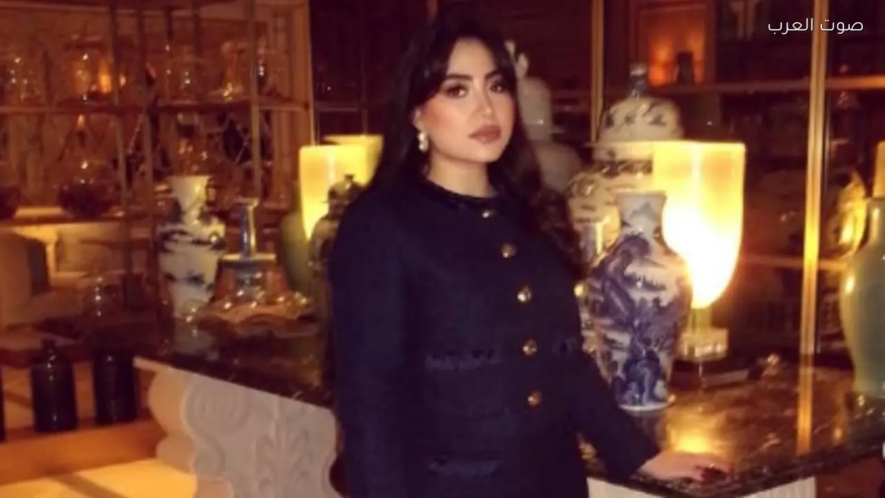 بوسي تتألق بإطلالة جديدة في أحدث ظهور لها