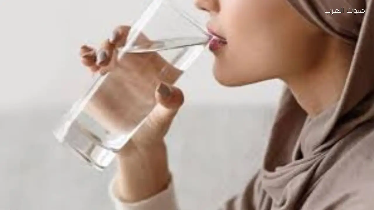 تأثير شرب الماء بكثرة على صحتك ومخاطر غير متوقعة